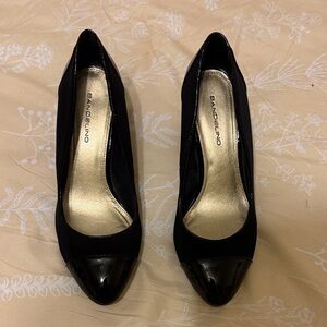 Bandolino Black Heels with Shiny Cap Toe
